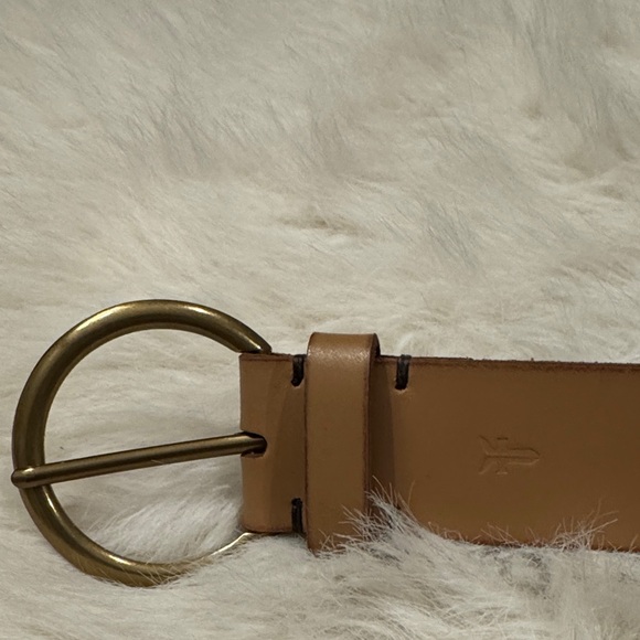 Frye Tan/Gold Tone Women’s Flat Belt Bohemian Western Size XL(16) NWOT - Picture 3 of 8